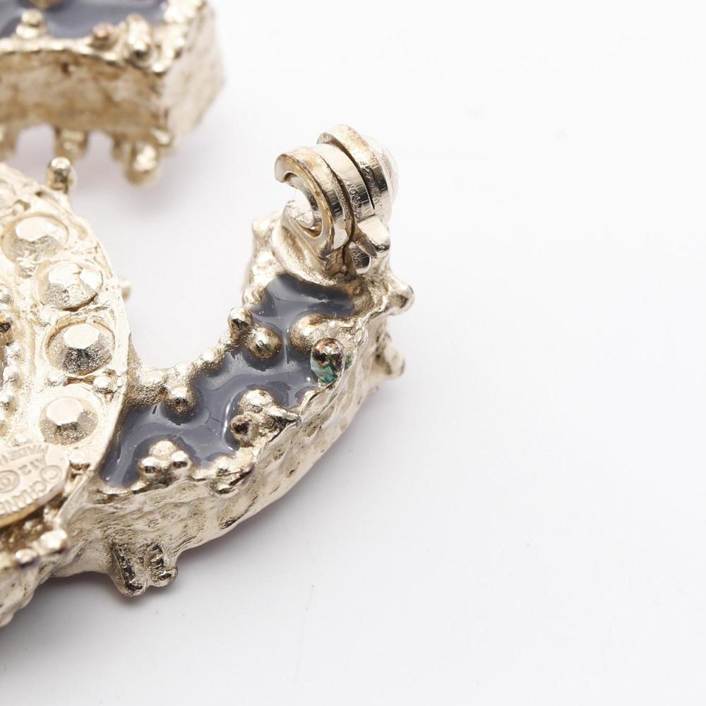 CHANEL Pink Logo Brooch - Picture 5 of 5